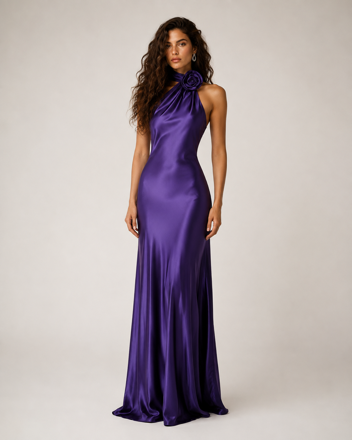 Enges, hoch tailliertes, einfarbiges Abendkleid mit Halterneck