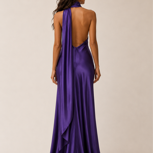 Enges, hoch tailliertes, einfarbiges Abendkleid mit Halterneck