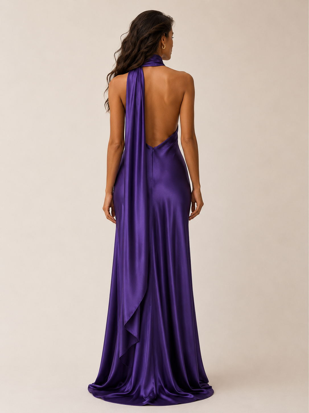 Enges, hoch tailliertes, einfarbiges Abendkleid mit Halterneck