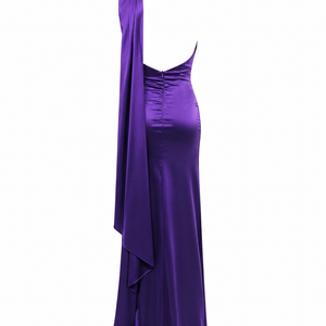 Enges, hoch tailliertes, einfarbiges Abendkleid mit Halterneck