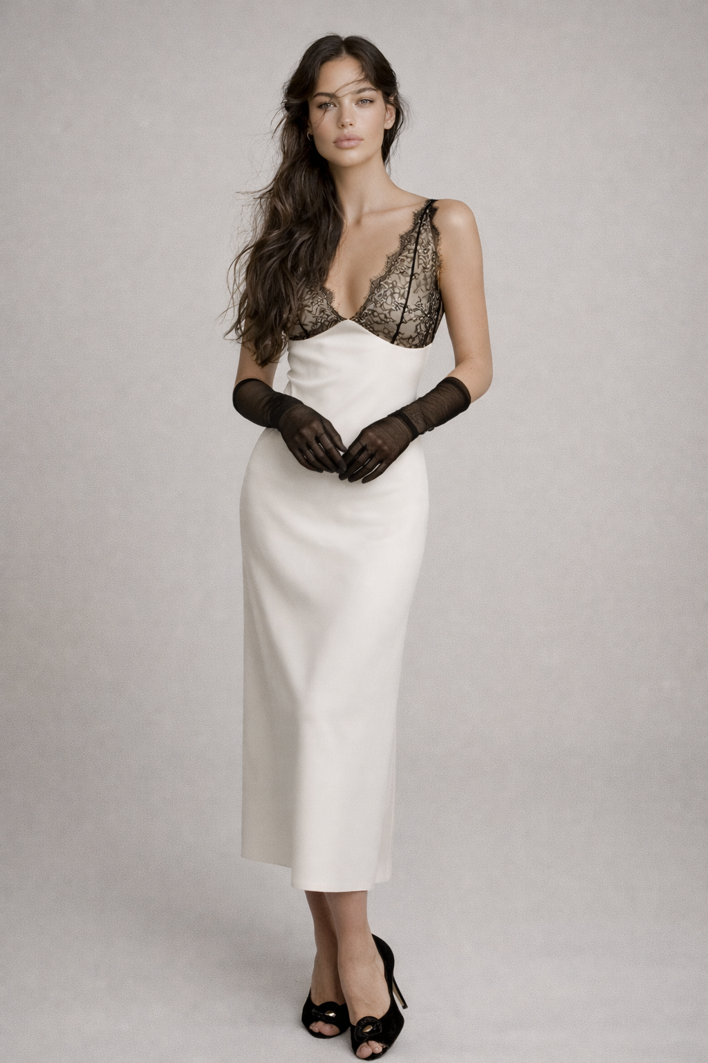 Elise Maxikleid aus Satin mit Spitzenbesatz