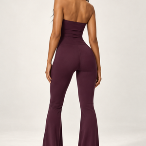 ARIA FLARE JUMPSUIT — Figurformender Bandeau-Einteiler