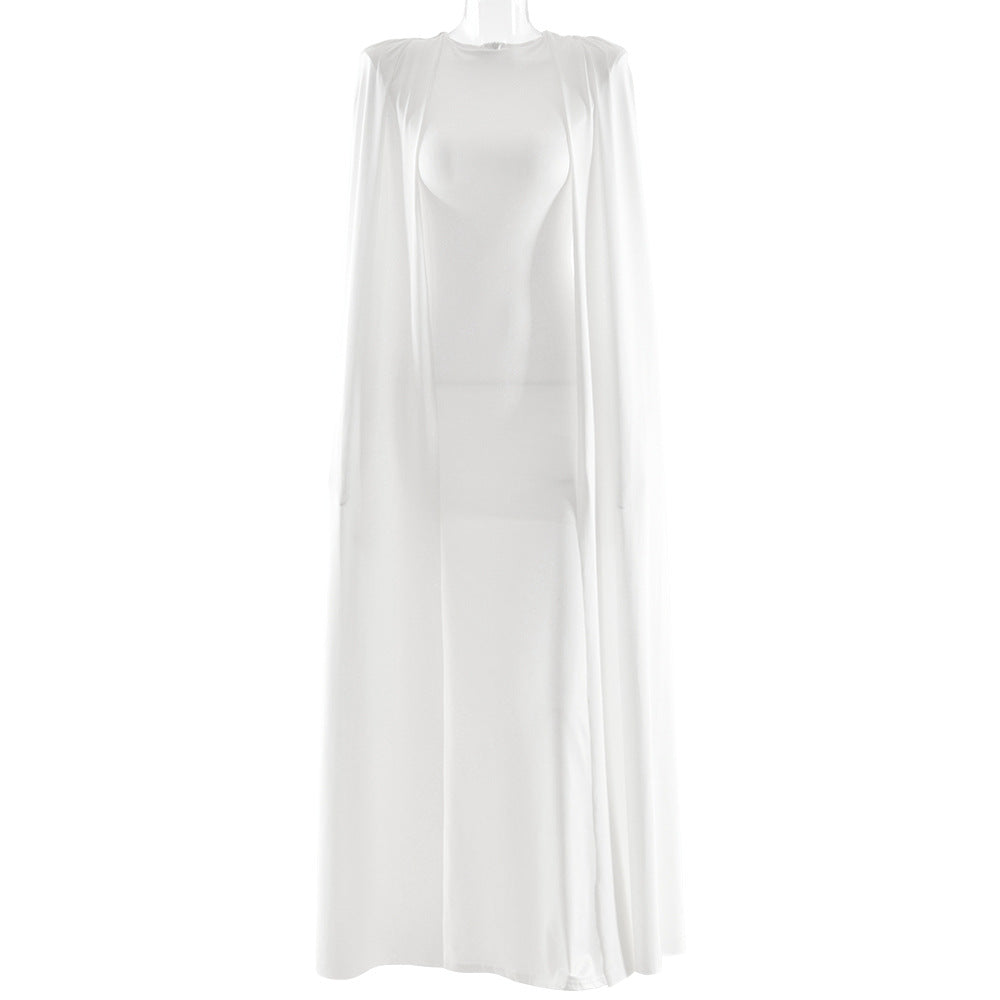 Einfarbiges, plissiertes Rundhals-Kleid mit Schal und schmaler Passform