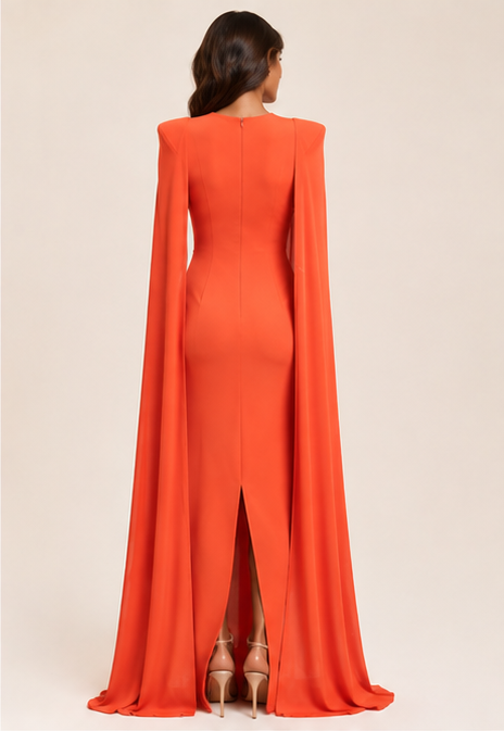Einfarbiges, plissiertes Rundhals-Kleid mit Schal und schmaler Passform