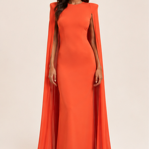 Einfarbiges, plissiertes Rundhals-Kleid mit Schal und schmaler Passform