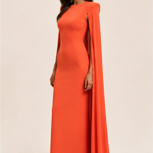 Einfarbiges, plissiertes Rundhals-Kleid mit Schal und schmaler Passform